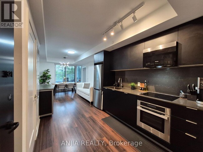 Photo - 8 Cedarland Dr Unit 321