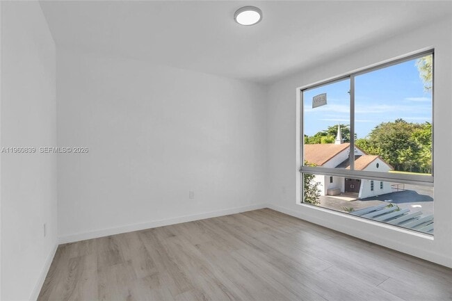 Photo - 3204 Plaza St