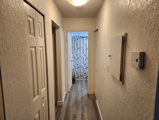 Photo - 1987 Kaltasin Rd