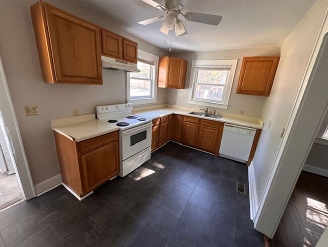 Photo - Move In Special! Cute Rosewood Bungalow