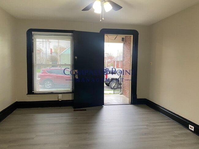 Photo - 240-242 East 4th Street Unidad 240