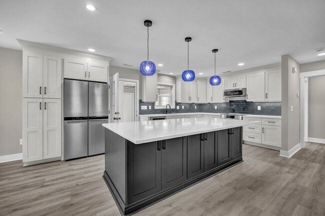 Photo - 101 Sixth St N