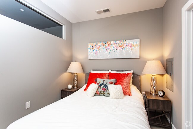1BR, 1BA - 636-914 SF