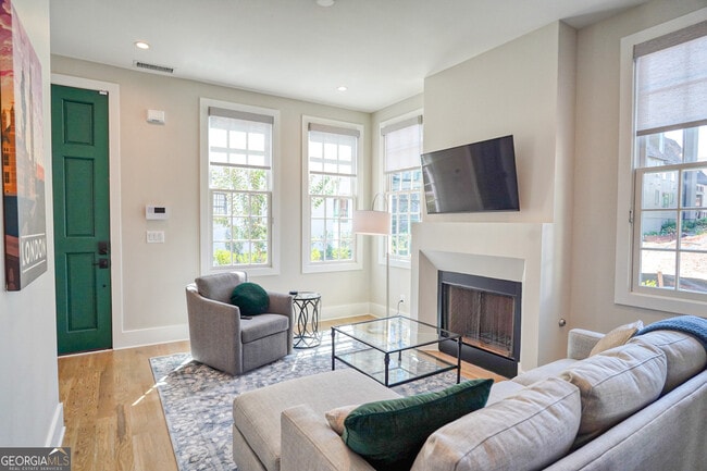 Photo - 295 Kelmscott Ln