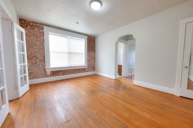 3951-3953 Chippewa Unit 3953A