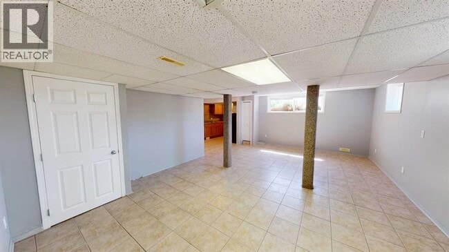 9835-100A 100a Ave