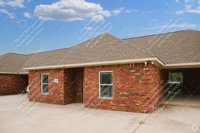 Building Photo - 2 br, 2 bath Triplex - 457 Neals Hill Rd Rental