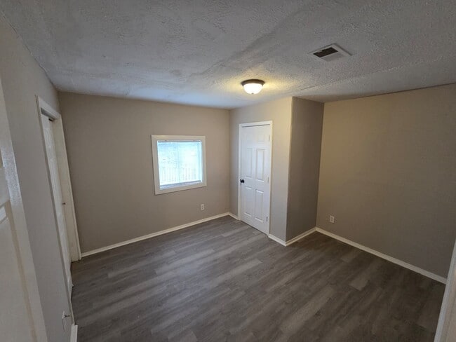 Photo - 1352 Dianne Dr