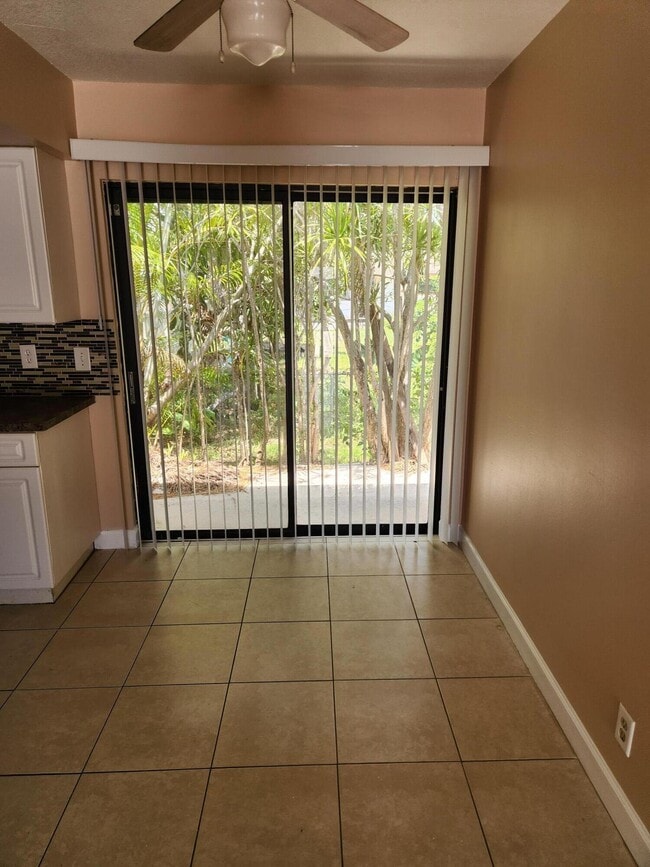 Photo - 4866 Pineaire Ln