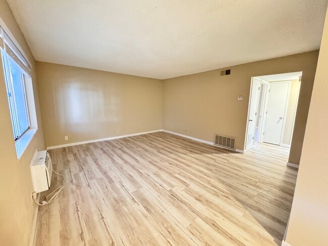 Photo - Royal Oak Apartments