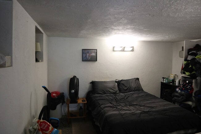 Building Photo - 704 Washington Ave Unit C