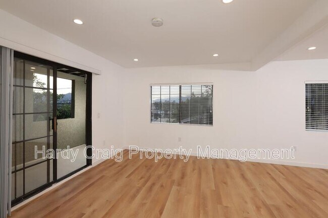 2236 Glendale Blvd