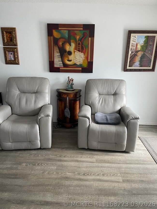 Photo - 2052 Cornwall C Unit 2052