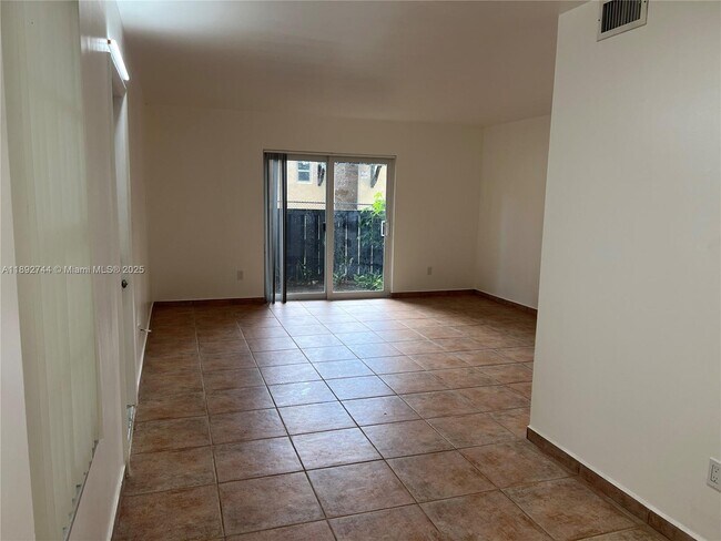 Photo - 10756 N Kendall Dr Unit J5