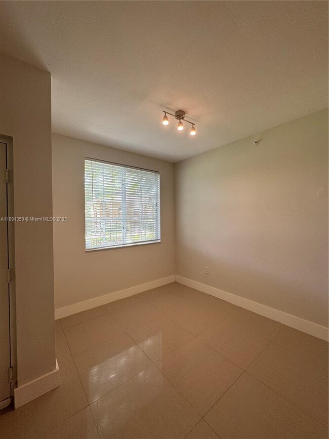 Photo - 8000 N Nob Hill Rd Unit 101