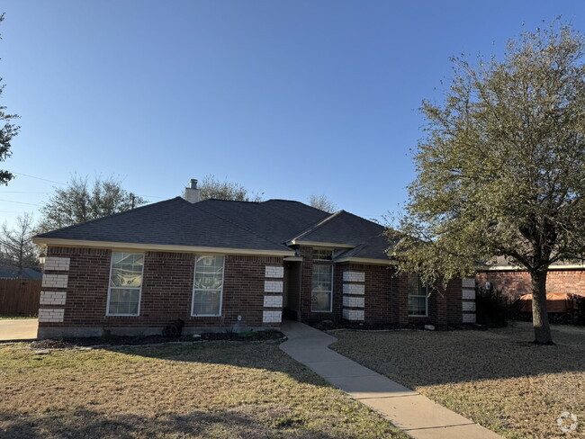 Building Photo - Lovely, brick 3 bedroom 2 bath on a corner... Rental