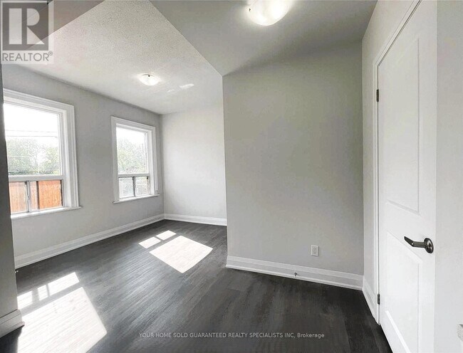 Photo - 15229 Yonge St