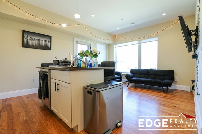 Photo - 9 Glencoe St Unit 303