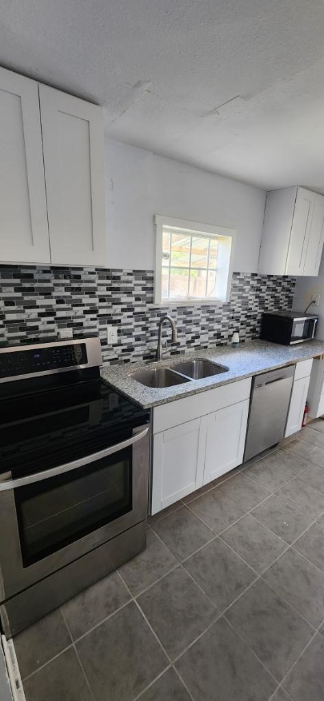 Photo - 971 Chalmers Ave