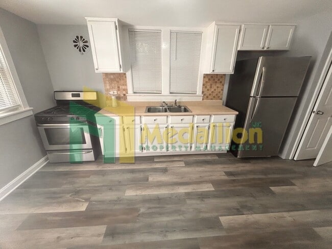 Photo - Updated 1-Bedroom Coach House with In-Unit Laundry Unidad COACH