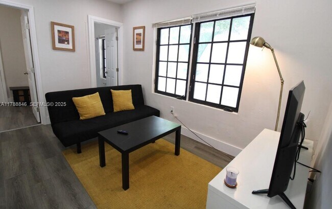 Photo - 921 SW 9th St Unidad B