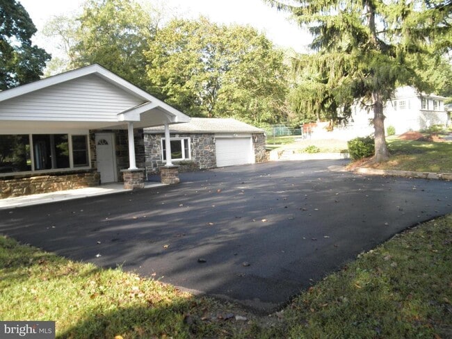 Building Photo - 708 Conestoga Rd