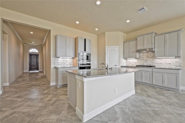 Building Photo - 11927 Champion's Frst Dr