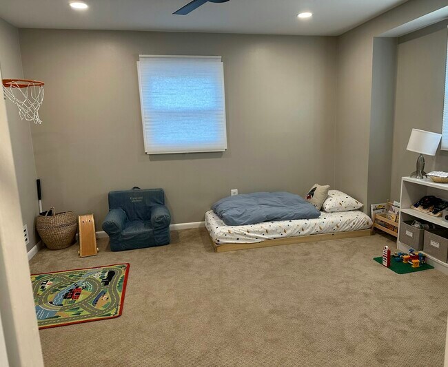8621 Woodward Ave