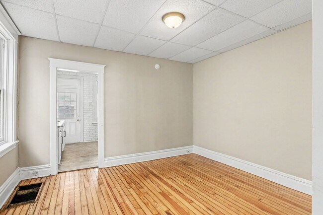 Photo - 5 bedroom, 2 bathroom house in downtown Carlisle