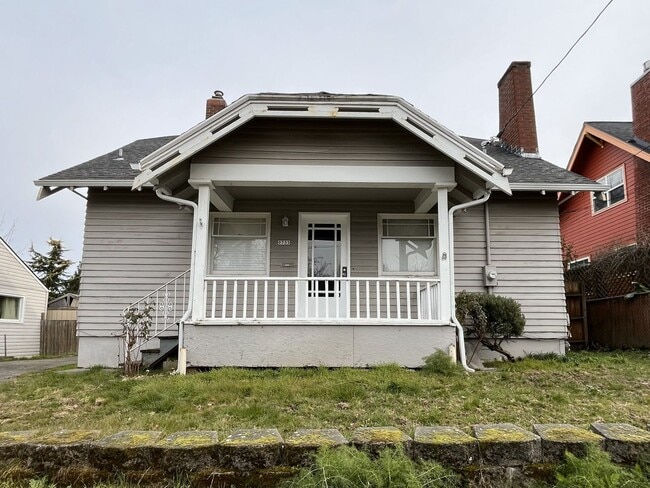 Building Photo - Charming 3-Bed Home with Vaulted Ceilings, Expansive Yard & Private Outdoor Space