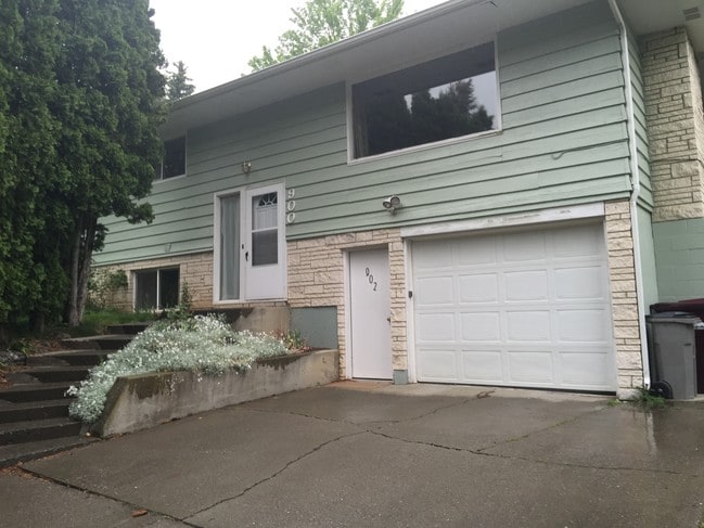 Photo - 900 SW City View St Unit 1
