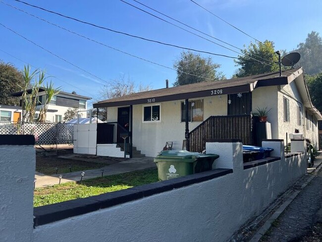 Building Photo - Coming Soon Welcome to your new home—classic LA charm meets modern comfort