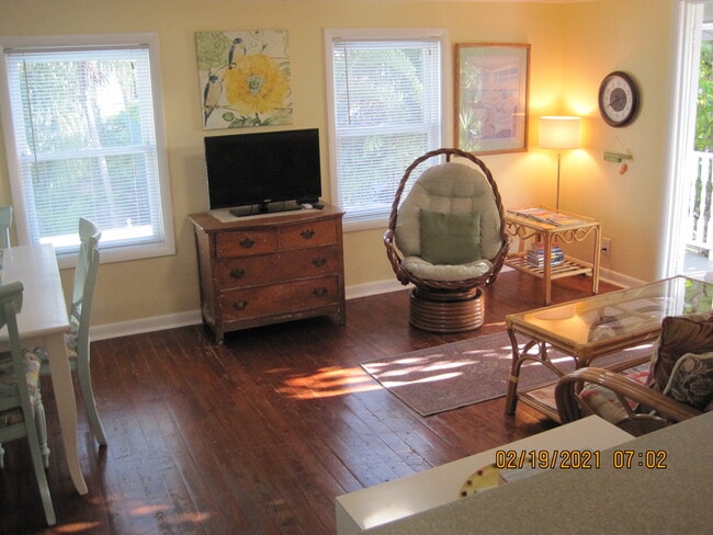 Photo - 1320 Angela St Unit Upper