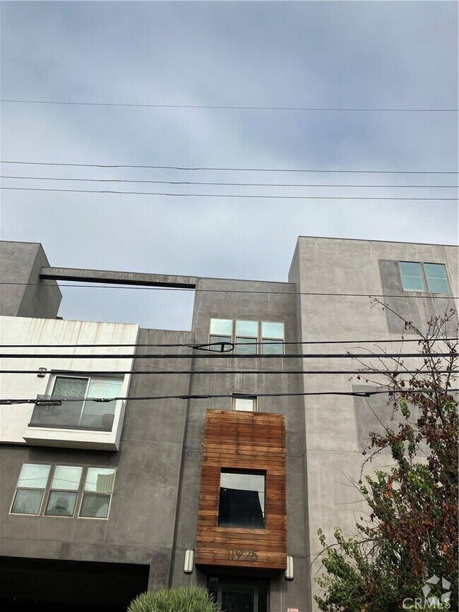 Building Photo - 11925 Kling St Unit 408-408 Rental