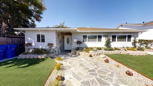 Building Photo - 4BD 2BR, Separate Backyard Rental