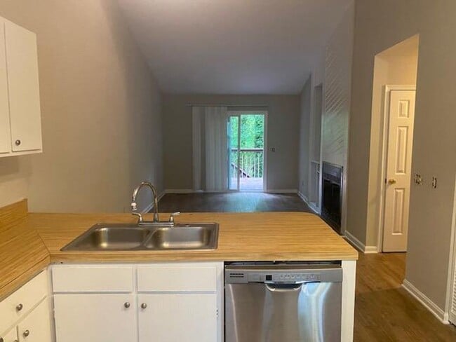 Photo - 943 W Chatham St