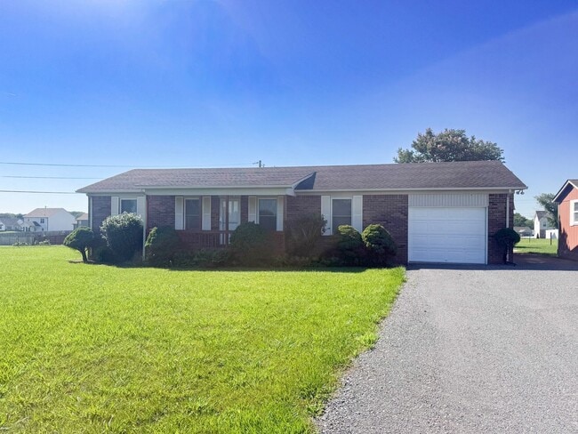 Building Photo - Pet-Friendly 3-Bedroom Home with Fenced Yard, Sun Room & Utilities Included