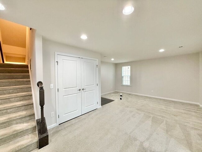 Photo - 113 Cross Country Way