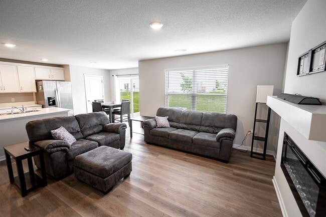 Photo - 5502 144th St