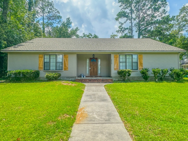 Building Photo - 2224 S Sherwood Dr