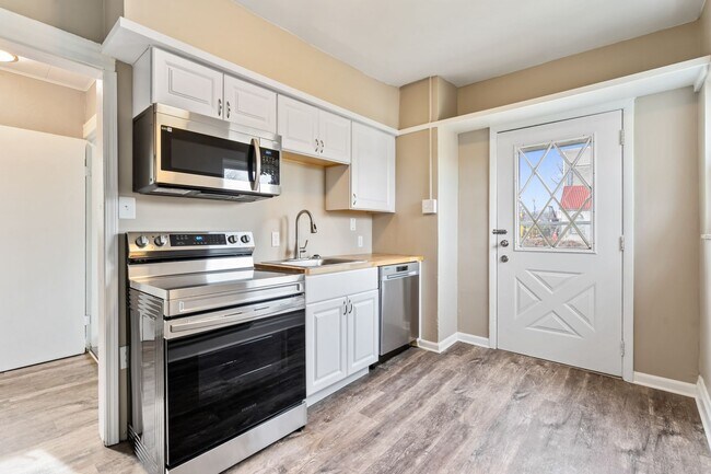 Photo - Nicely Renovated 1 Bed, 1 Bath Apartment in Greenfield - In-unit Laundry, Quiet Street - Availabl... Unit 2