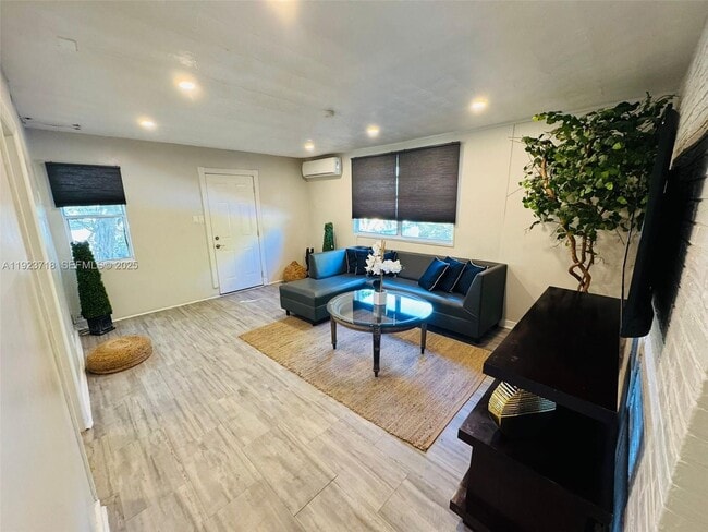 Photo - 2205 Roosevelt St Unit 4