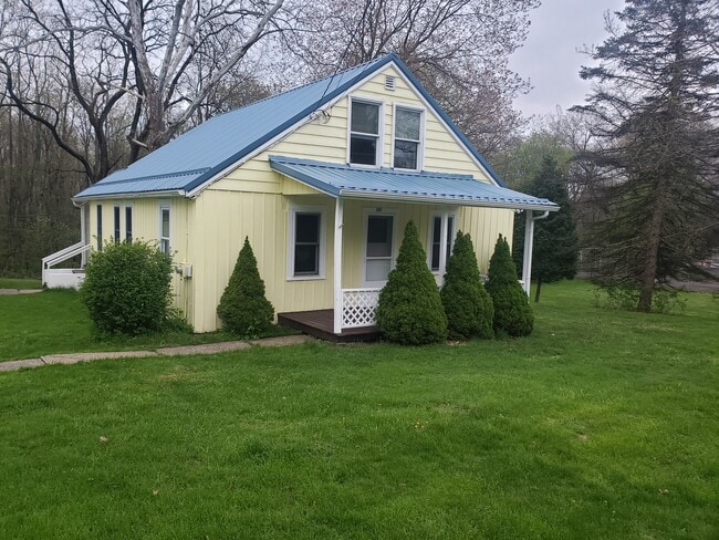 Building Photo - 247 Henricks Rd