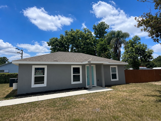 Building Photo - GORGEOUS 4BR/1BA Zephyrhills