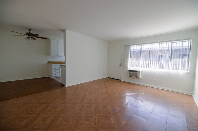 8800 Cedros Ave Unit 221