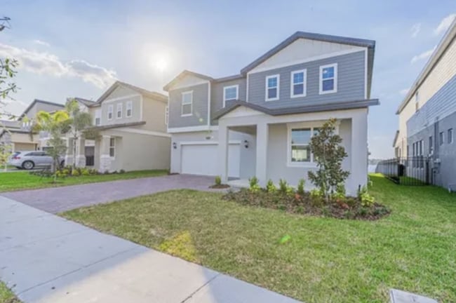 Stunning 5-Bedroom Executive Home with Lak... - Stunning 5-Bedroom Executive Home with Lak...