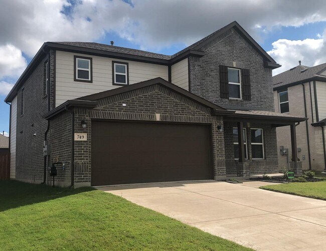 Photo - 749 Windsor Dr