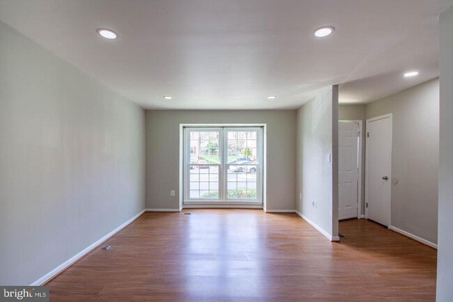 Photo - 9709 Lakepointe Dr