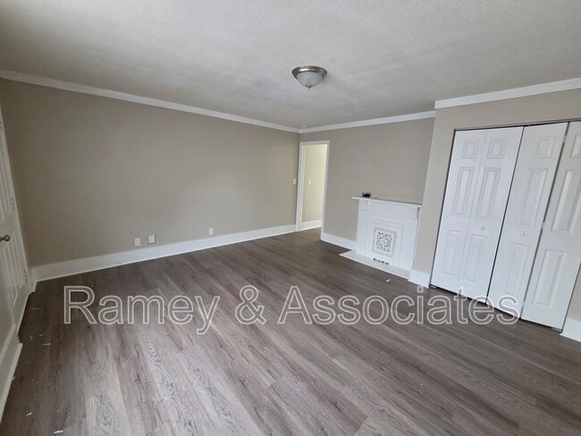 Photo - 2402 Rowan St