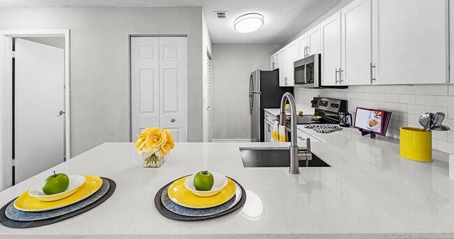 Sabal Palm at Lake Buena Vista Apartment Homes